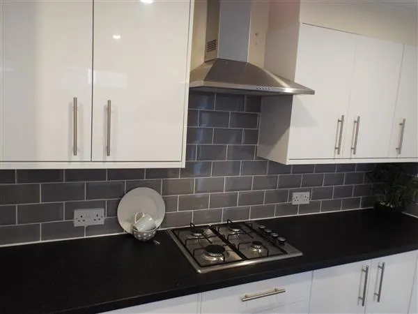 Carholme Road // 5 Bed + 2 Bath // Aug 2026 - Image 4